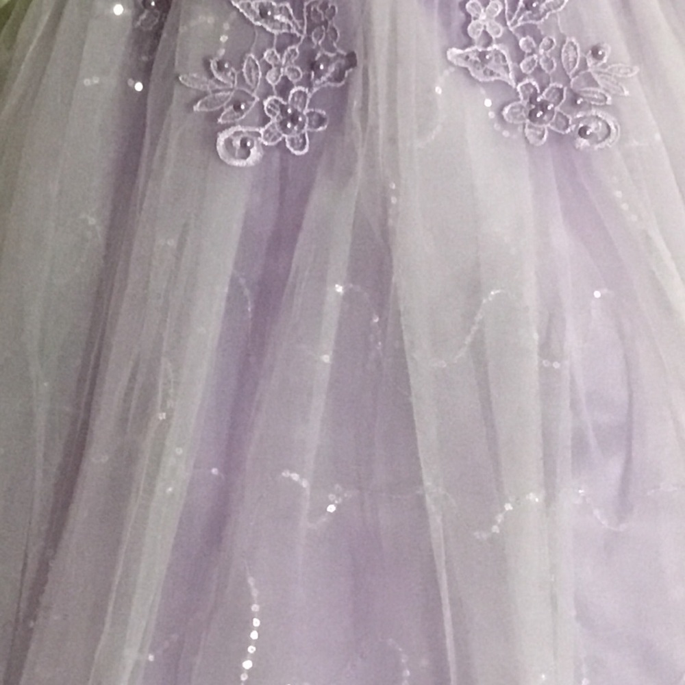 Lavender formal w/ Embroidery dress, girl's sizing about 12-14, (160Int. on Tag) - Picture 3 of 15